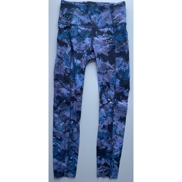 Blue Floral Lululemon Fast & Free 7/8 Tight - size 4 - Picture 1 of 7